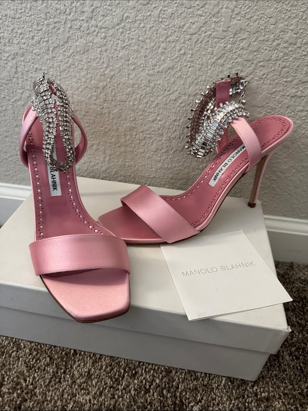 NIB Manolo Blahnik Parinasan Satin Heels 105 mm Size 38.5 Pink w/Crystal Strap